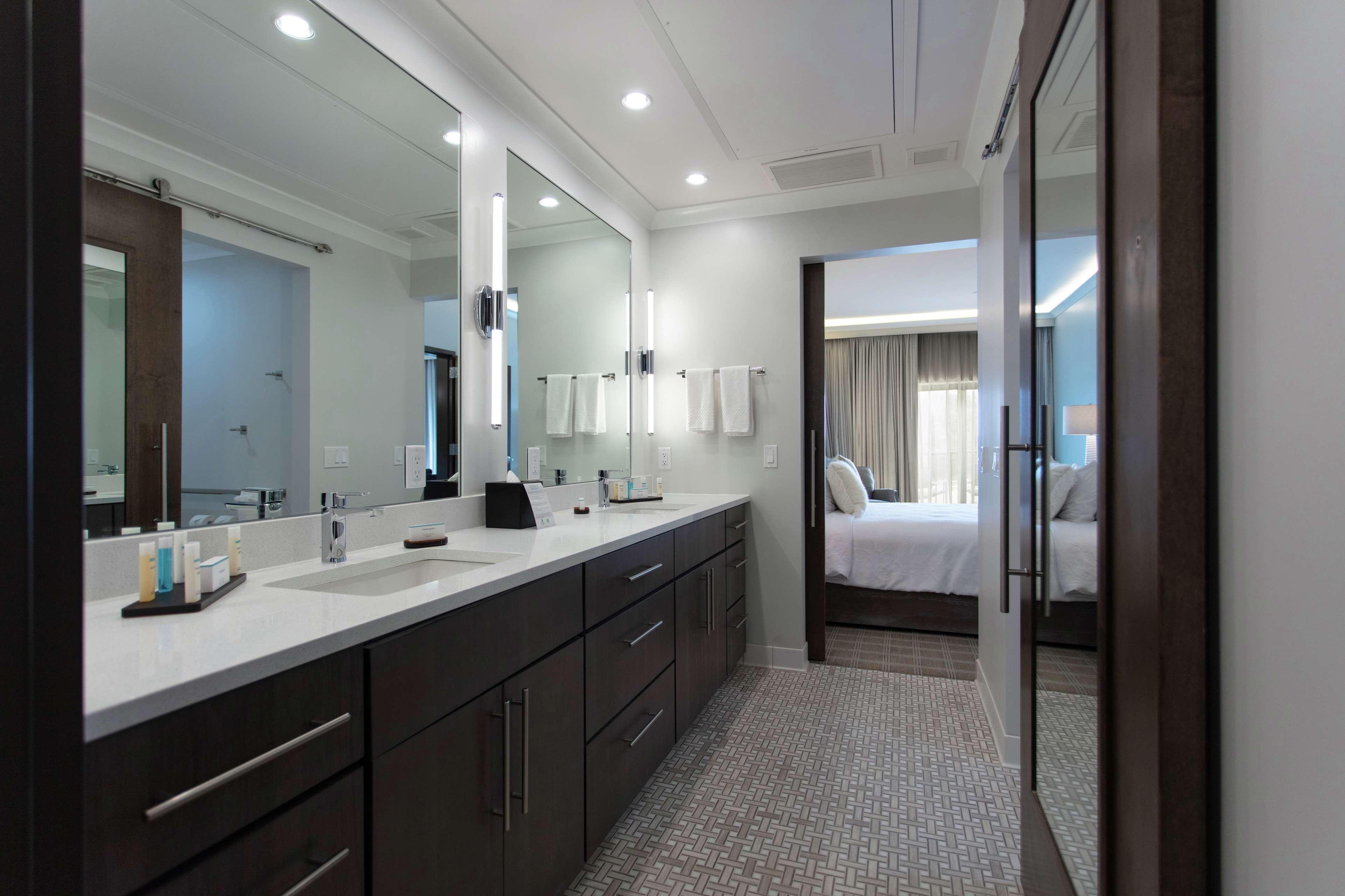 Embassy Suites By Hilton Grand Rapids Downtown Extérieur photo